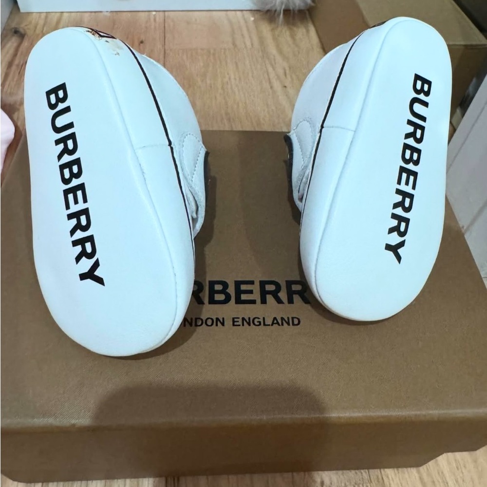 BURBERRY INFANT SNEAKERS SIZE EU17 - Picture 2 of 3